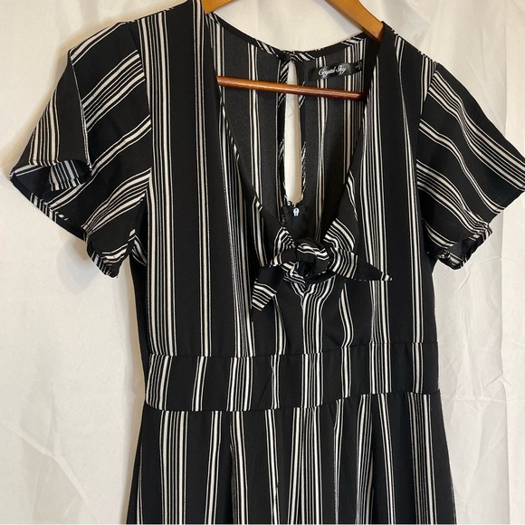 CRYSTAL SKY Women’s Black White Stripe Jumper Pantsuit Short Sleeve Size 5 - Picture 4 of 12